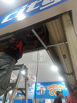 Rolling door