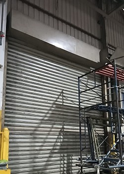 Maintenance rolling door industri
