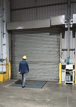 Maintenance rolling door industri